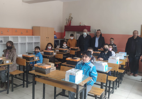 MUTLU ÇOCUKLAR, MUTLU KÖYLER