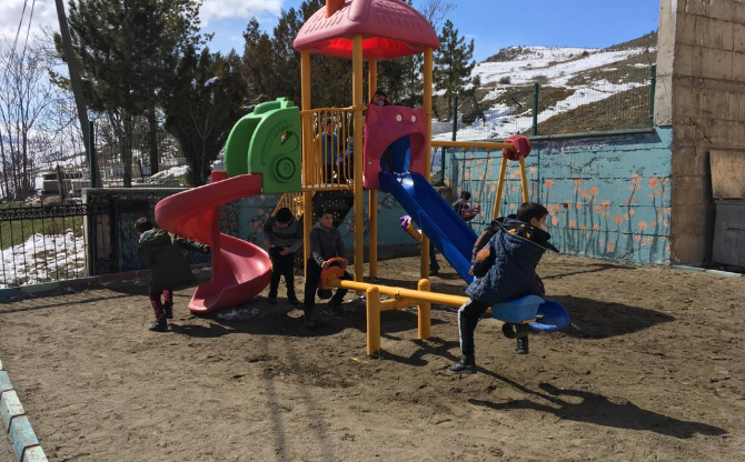 MUTLU ÇOCUKLAR, MUTLU KÖYLER