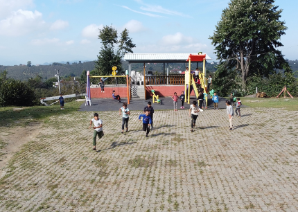 MUTLU ÇOCUKLAR, MUTLU KÖYLER